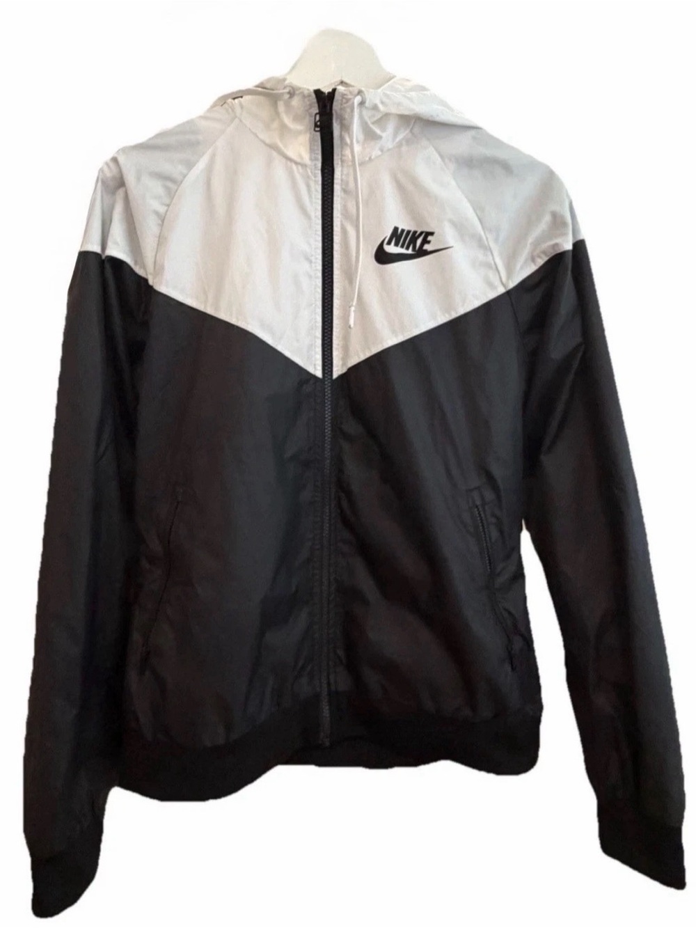 Nike Sportswear Womens Small S Windrunner Black White Jacket AR3092 010